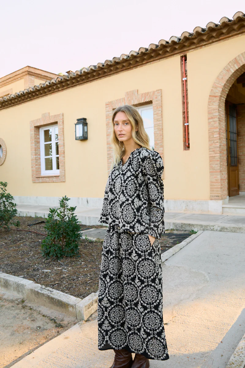 BLUSA TRACEY BLACK EMBROIDERY - Imagen 3